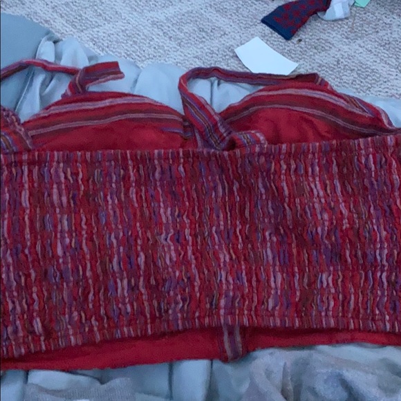 A multi color crop top from American eagle - Picture 4 of 4